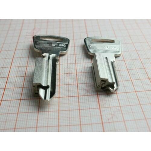 2pcs/lotYuema key duplicating using fixture clamp key machines chuck key cutting machines accessories for YUEMA blank key