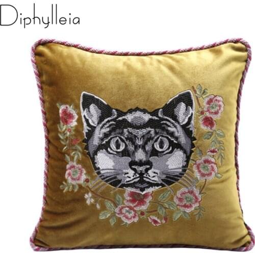 Diphylleia 2021Designer Luxury golden velour animal cat embroidery Throw Pillow case Living Room Sofa cushion cover 45x45cm