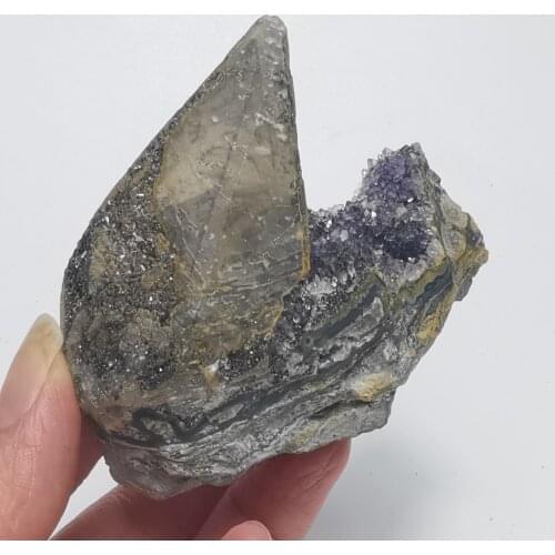 117gNatural amethyst cluster and calcite mineral healing wheel vein teaching specimen stone home decoration technology decorati