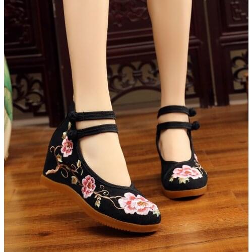 2021 Chinese style jacquard cotton ethnic style buckle inner increase womens shoes bridal high heels