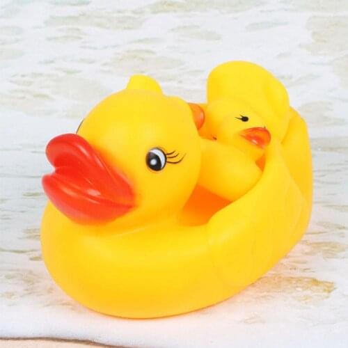 Baby Pinch Water Toy 1 Big Duck And 3 Little Ducks Duck Rubber Bath Squeezes-Sounding Family Bathroom Baby Safety Toys Toy Y3A9