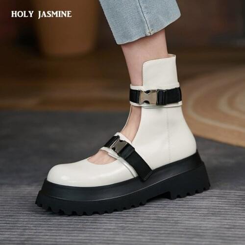 2021 New Fashion Concise Casual Women Flats Four Season Boots Genuine Leather Round Toe Platforms Boots Metal Buckle Shoes Woman