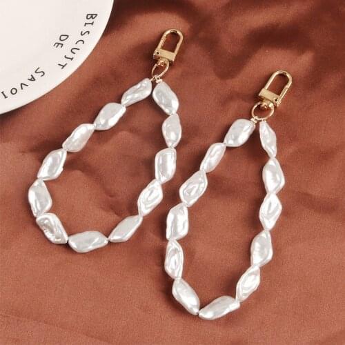 New Irregular Imitation Pearl Keychain Personalized imitation pearl Chain Car Key Pendant Bag Key Ring Decoration Gifts