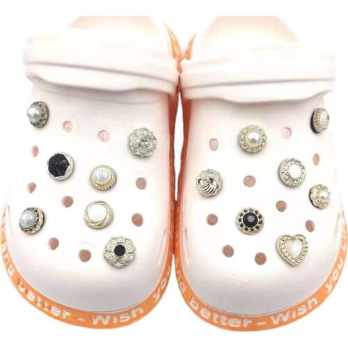 1pcs DIY Luxury Charms Shoe Decorations Women Shoe Buckle Bundle Hight Quality Fashion Pearl Croc for jibz Decoration girl gift