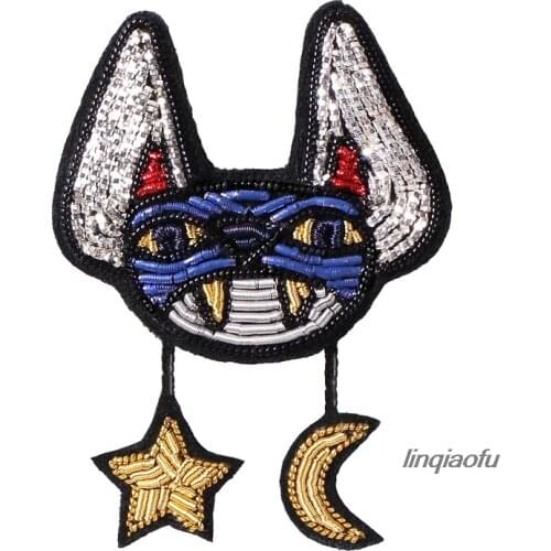 French hand-embroidered pin cute Japanese brooch personality anti-going buckle bat cartoon badge