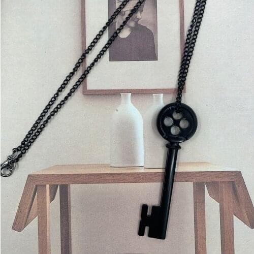 2021 Fashion Personality Halloween Metal Coraline Key Skeleton Props Neil Gaiman Retro Black Treasure Chest Key Necklace