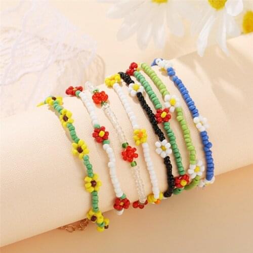50Pcs/lot New Bead Daisy Flower Bracelet For Women Fashion Bohemian Summer Colorful Lovely Charm Stretch Bangle Party Gift