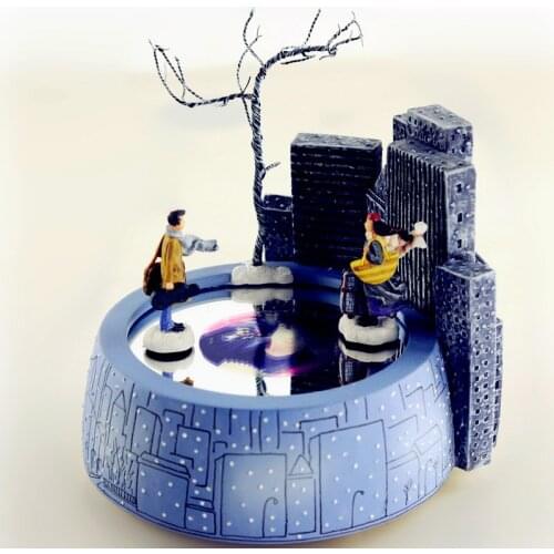 Romantic Winter Couple Skate Clockwork Music Box Mechanism Home Desktop Decoration Crafts Souvenir Valentines Gift For Girl
