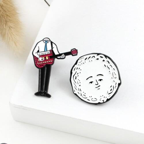 Funny Rock Singer Brooch Big Head Body Separation Cool Guitar Singer Enamel Pin Leather Backpack Badge Hip Hop Art Fan Gifts