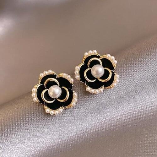 Sexy Woman Black Flower Earrings Party Club Accessories Ear Stud Earrings Fashion Jewelry Korean Pearl Earrings Moda Mujer 2021