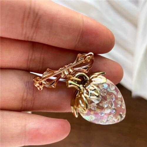 3D Transparent Strawberry Pendant Brooches For Women Girls Fashion Funny Fruit Lapel Badge Pins Bag Clothes Jewelry Party Gifts
