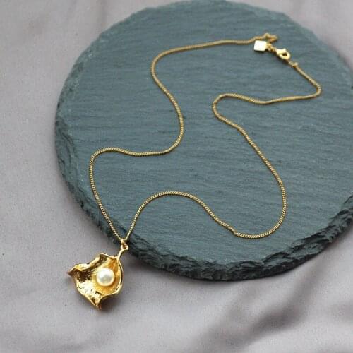 Women leaf aritificial pearl pendant chain necklace fashion designer jewelry for ladies