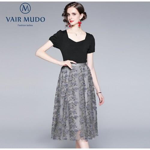 2021 Women New Cotton Bottoming Shirt + Three-Dimensional Butterfly Embroidery Skirt Suit Western Style AllMatch Black GrayY-160