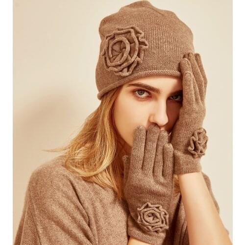 Autumn and winter new Korean version of pure cashmere hat gloves two sets. Hand hook flower knitted cashmere warm gloves hat