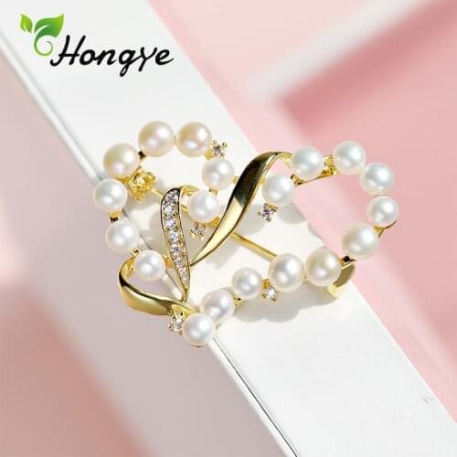 Hongye Waved Hollow Heart Natural Pearl Brooch for Women Gold Color Beautiful And Luxury Brooch Pins Dresses Coat Jewelry Gift