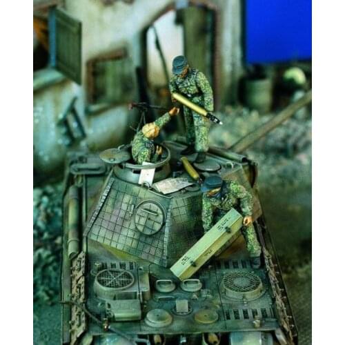 1/35 Scale Resin Figure Tankers Loading