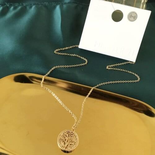 New Fashion Ins Hollow Heart Wisdom Tree Engraved Clavicle Chain Beautiful, Elegant, Creative, Versatile, Pure Womens Necklace