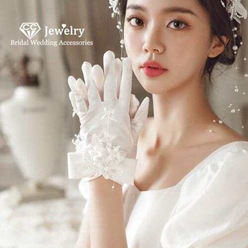 CC Bridal Gloves Wedding Accessories for Women Engagement Jewelry Short Satin Finger Gants Exquisite Mittens High Quality QS97