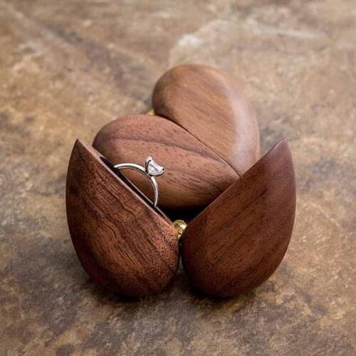 Single magnet closed ring box small size 1pcs black walnut heart-shaped solid wood ring storage box proposal ring box