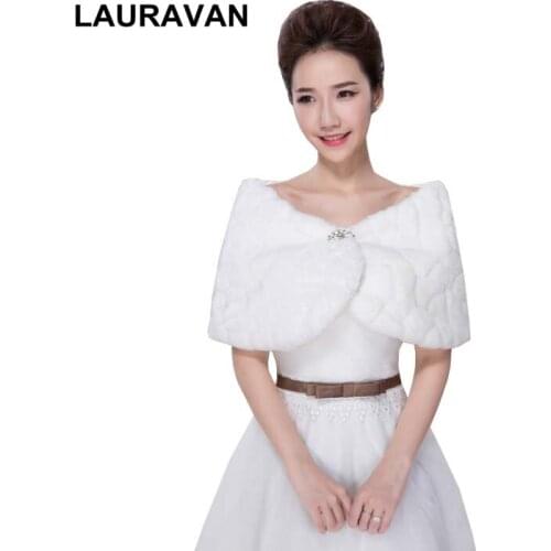 Lady Faux Fur Wraps Winter Warm Bridal Shawl Elegant Ivory Women Wedding Dress Cape Bride Bolero With Brooch Jackets Wrap