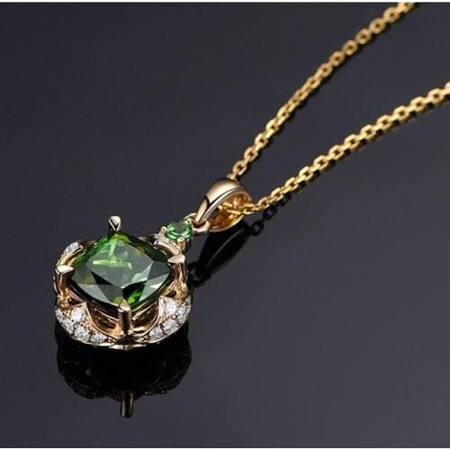 Bohemian Green Crystal Prong Set Pendant Necklace Womens Necklace Trendy Austrian Rhinestone Inlaid Necklace Sliding Pendant