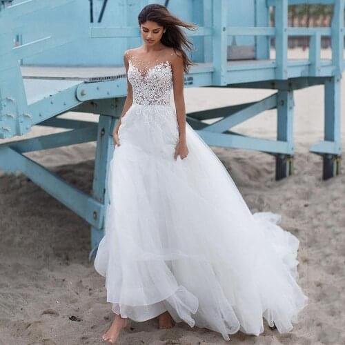 White Boho Wedding Dress Elegant Lace Appliques Beach Wedding Gowns Illusion Scoop Back with Buttons Princess Bride Dresses 2021