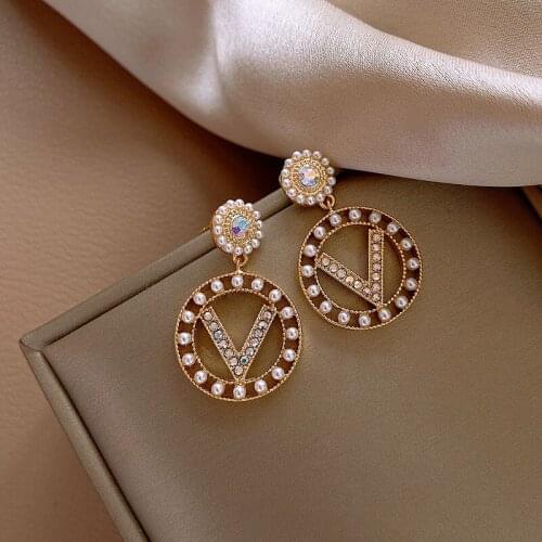 Letter V Earring Jewellery New CC style Pearl Geometric Circle S925 Temperament Personality Earrings Woman Girl Jewels Wholesale