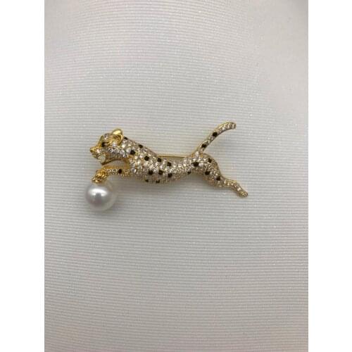 Wholesale Hot Sale plate leopard 10MM shell white Pearl Brooch Scarf Clips Breastpin Pendant