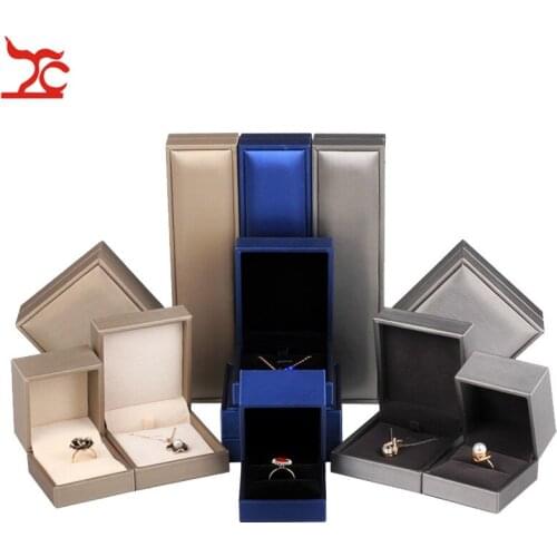 High Quality Stringy Light PU Silver Gold Blue Color Ring Earring Pendant Necklace Jewelry Set Packaging Storage Organizer Box