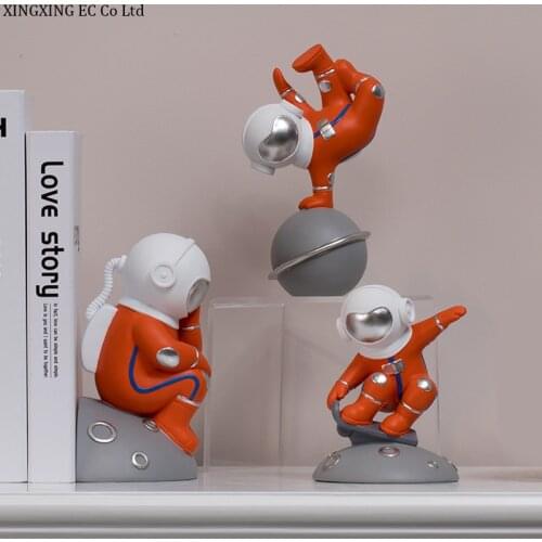 European Style White Astronaut Ornaments Creative Handicraft Resin Bracket Decoration Holiday Gifts Home Decoration Accessories