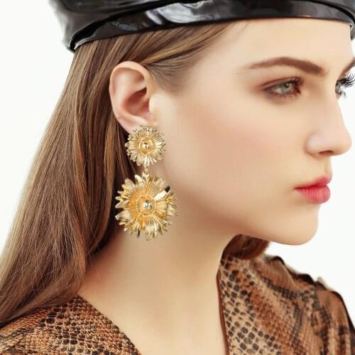 New Fashion Daisy Sun Flower Earrings For Women Wedding Vintage Metal Flower Gold Color Punk Statement Earrings Jewelry