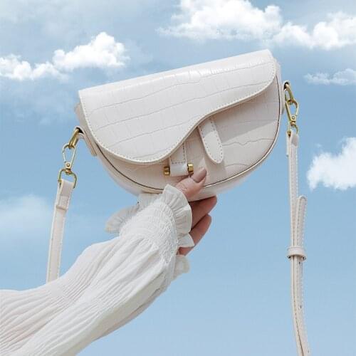 2020 new net celebrity small bag female trend fashion popular semicircle saddle bag shoulder messenger all-match female bag