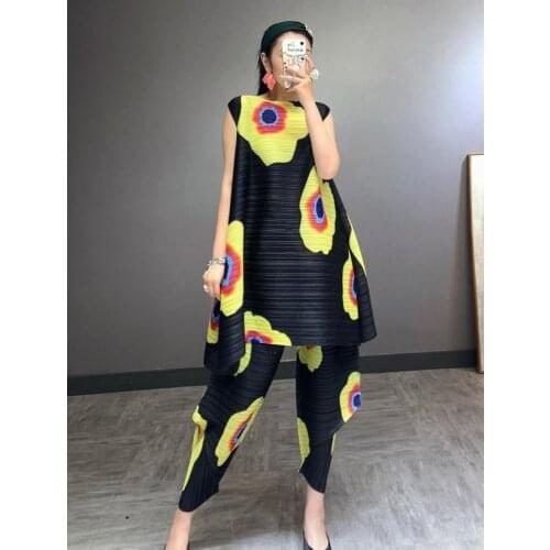 HOT SELLING Miyake Fashion fold sleeveless o-neck long T-shirt + ankle-length pants print two-piece outfit IN STOCK