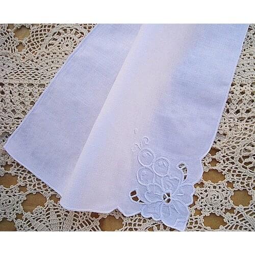 White Handmade Handkerchief Linen Floral Border Vintage Thick Ladies Lock Embroidered Flower Napkin Wedding Gift Hankies