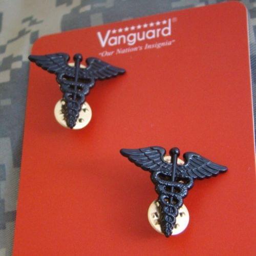 WW2 US ARMY MEDICAL OFFICER COLLAR INSIGNIA MATCHED PAIR METAL BADGE