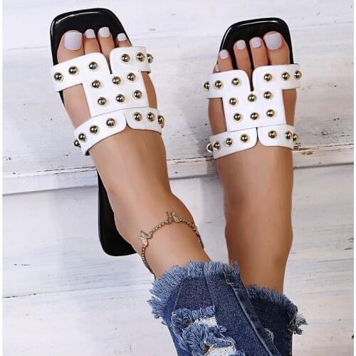 Summer Womens Designer Sandals Rivet Luxury Shoes for Women Fashion Flat Heel Female Slippers