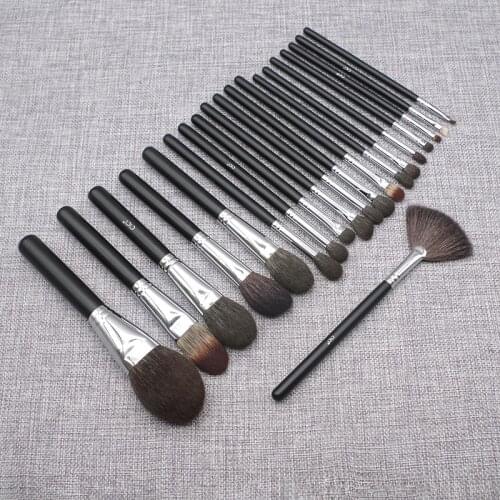 Professional Handmade Makeup Brushes Soft Blue Squirrel Hair Saikoho Goat Hair Powder Blush Eye Shadow Brush Make Up Brush Kit