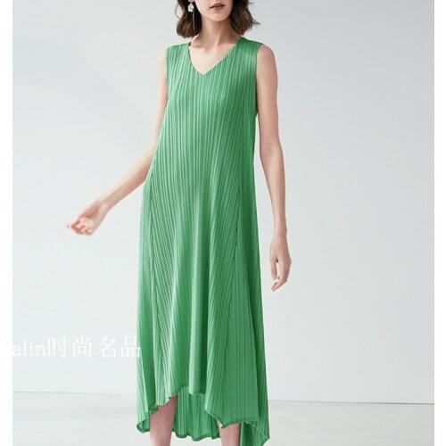 Issey Miyake pleated women dress summer 2021 new large size loose long skirt elegant V-neck sleeveless black dress