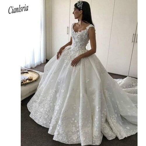 Charming Spaghetti Straps Handmade Flowers Appliques Dubai Saudi Arabic Ball Gown Wedding Dress Sweetheart Open Back Bridal Gown