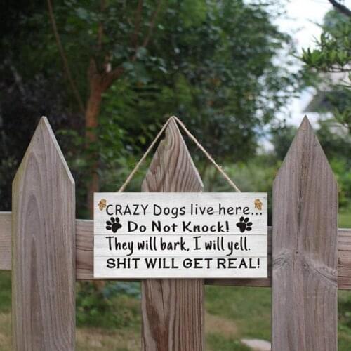 1pcs 10X20cm Dog Sign English Letter Printed Crazy Dog Lives Here Do No Knock Anti-deform Wooden Hanging Plaques Sign for Garden