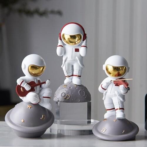 Modern Home Living Room Decoration Accessories Creative Nordic Resin Astronaut Statue Office Desk Decor Crafts Ornaments Gift