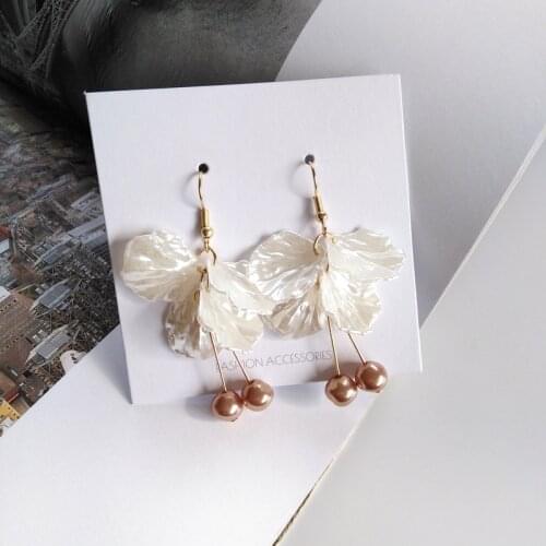 Korean Elegant Simple imitation Pearl Tassel Earrings Ears Clips Japanese Temperament Shell Petal Clip on Earrings No Pierced