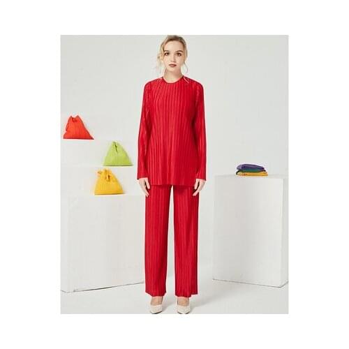 HOT SELLIN Miyake three-piece set of fold long sleeve Split T-shirt + sleeveless o-neck vest +Straight pants IN STOCK