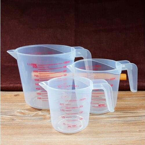 Clear Plastic Measuring Cup Heat-resistant Measuring Tools with Angled Grip and Spout Graduated Baking Tools