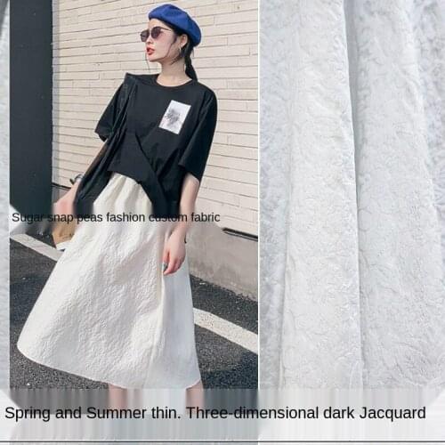 Thin three-dimensional embossed dark pattern flower yarn-dyed jacquard fabric, sewing fabric factory shop is not out of stock