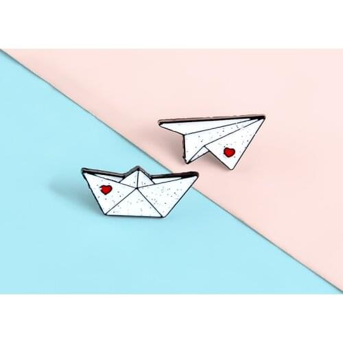 Love Letter Pins Plane Boat with Heart Lapel Enamel Pins Couple Brooches Badges Clothes Bag Pins Jewelry Gifts For Love Friends