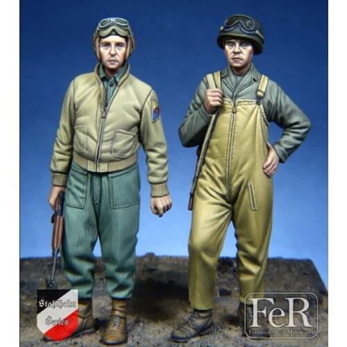 2 resin soldiers 1:35