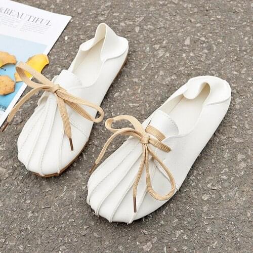 Two single shoes female flat bottom soft bottom 2020 new wild spring lazy one pedal beanie shoes women slippers