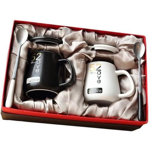 One Product Dropshipping Creative 520 Couples Cups Gift Set Custom Logo Ceramic Cup with Lid Spoon Wedding Gifts Brief