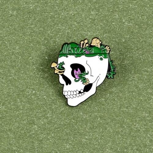 Peculiar Chic Moss And Lichen Mushrooms Grow In The Skull Botany Brooch Enamel Lapel Pins Halloween For Kids Gifts Jewelry
